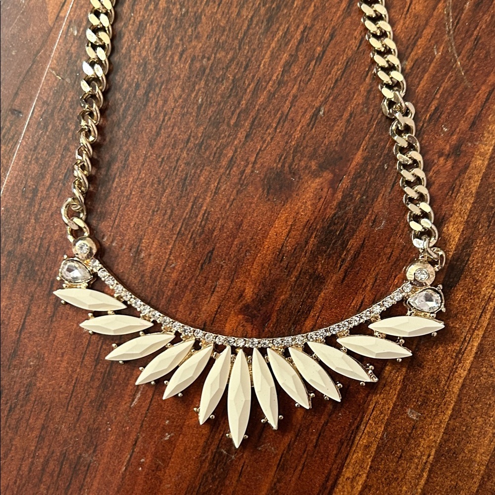 NEW Gold tone Bib Fan Necklace - Picture 1 of 11